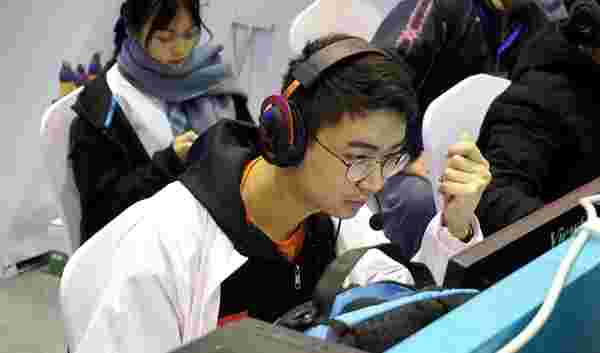 显得稍显被 显得稍显被