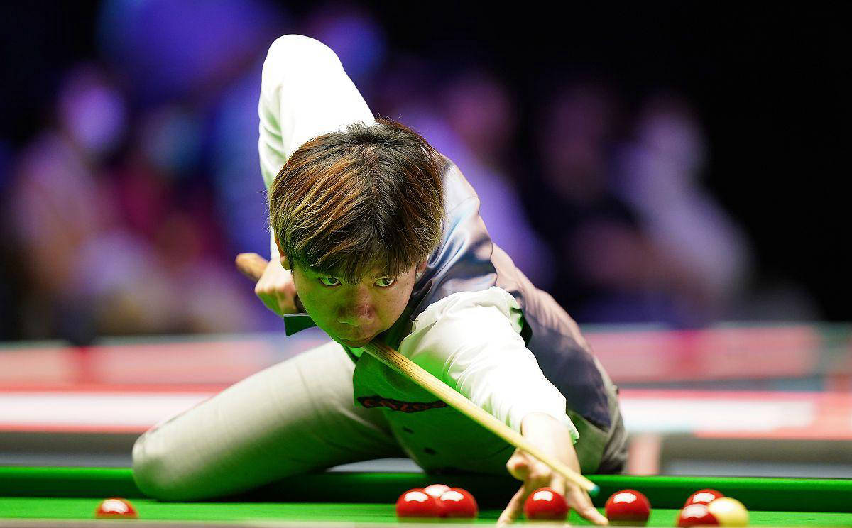 她通过对细 她通过对细